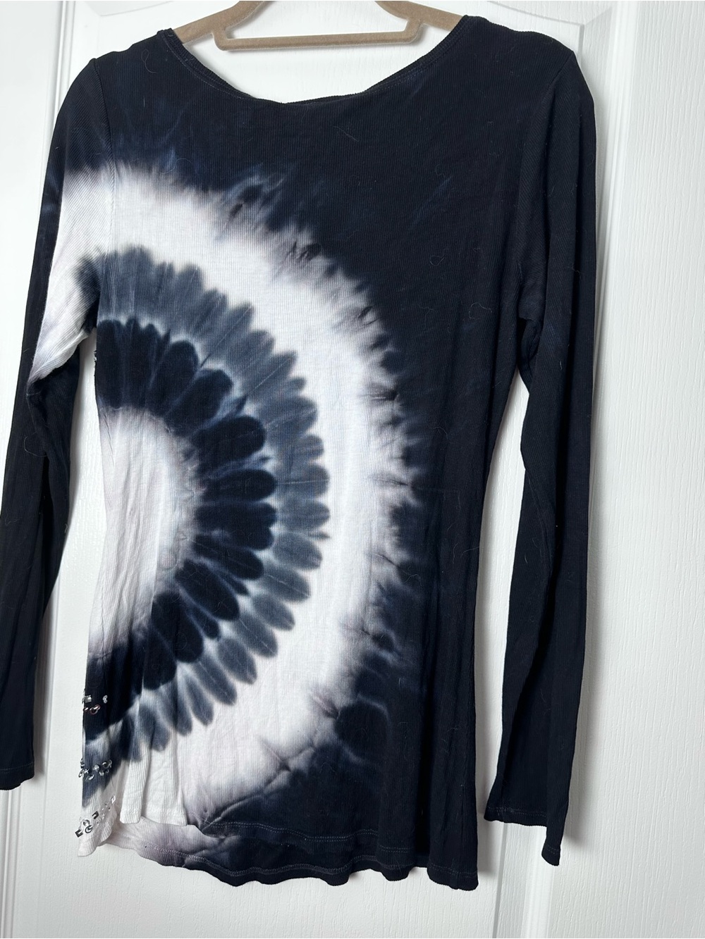 INC International Concepts Black and White Tie-Dye Long Sleeve Top with Studs - Picture 4 of 5